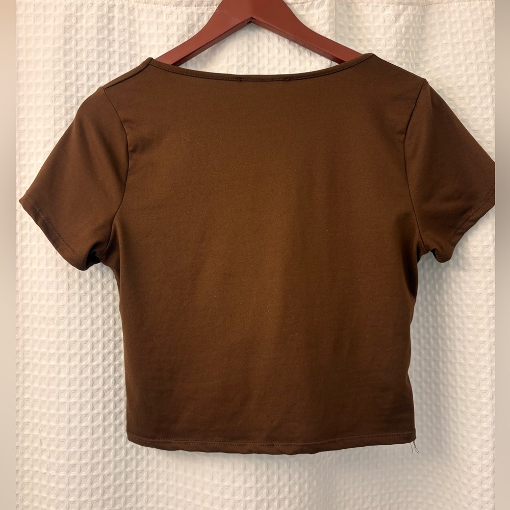Brown Ruched V-Neck Crop Top - Picture 3 of 3